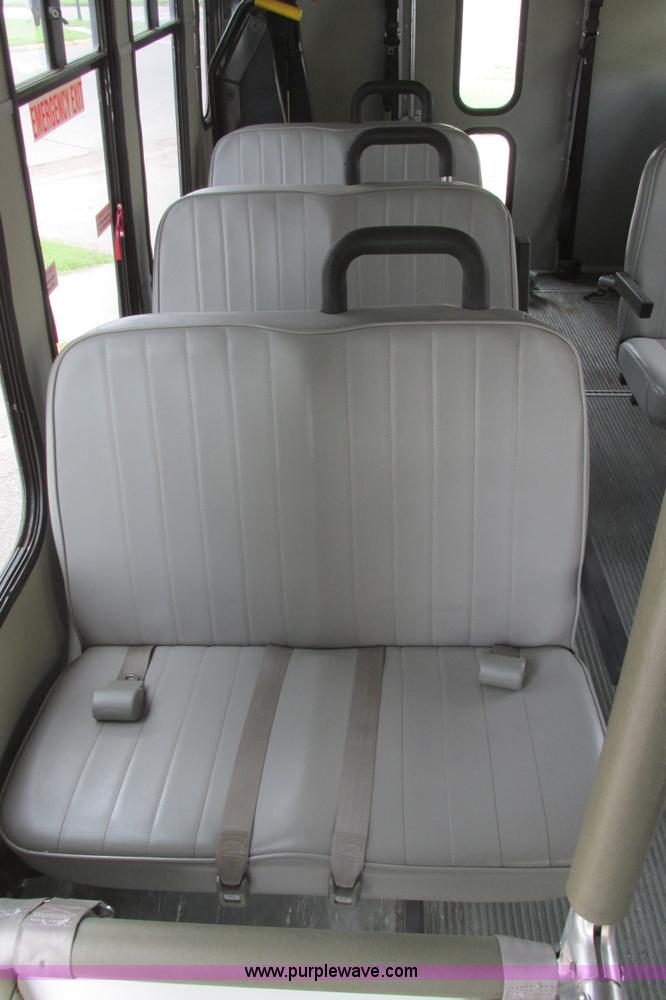 image for item I9588 2002 Ford Econoline E450 2200 VIP bus