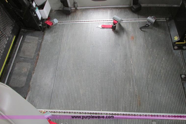 image for item I9588 2002 Ford Econoline E450 2200 VIP bus