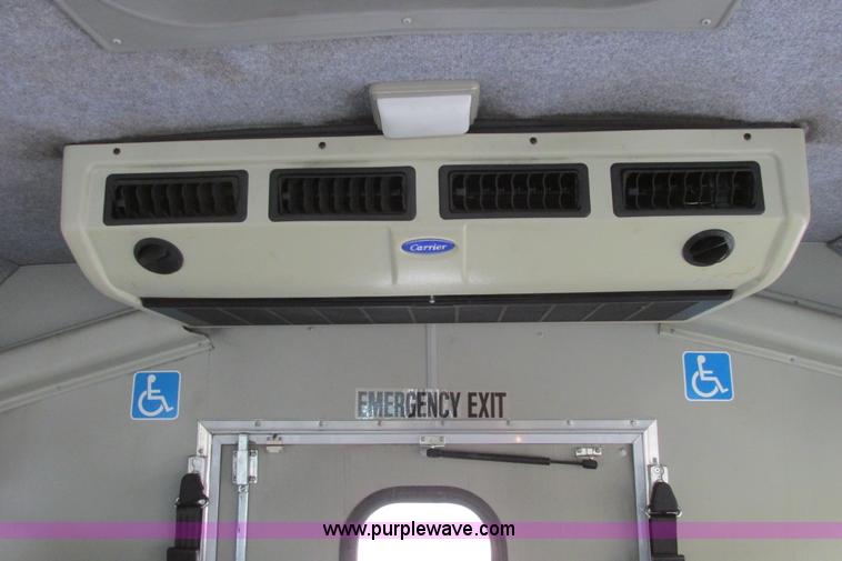image for item I9588 2002 Ford Econoline E450 2200 VIP bus