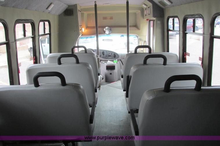 image for item I9588 2002 Ford Econoline E450 2200 VIP bus