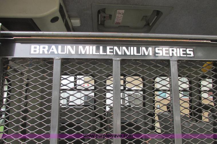 image for item I9588 2002 Ford Econoline E450 2200 VIP bus