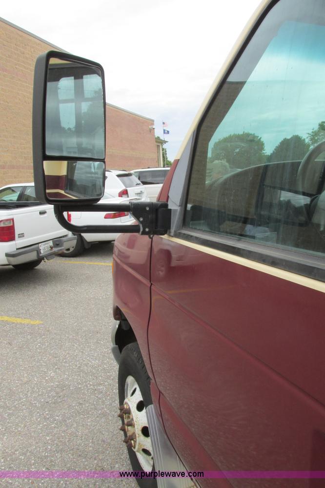 image for item I9588 2002 Ford Econoline E450 2200 VIP bus