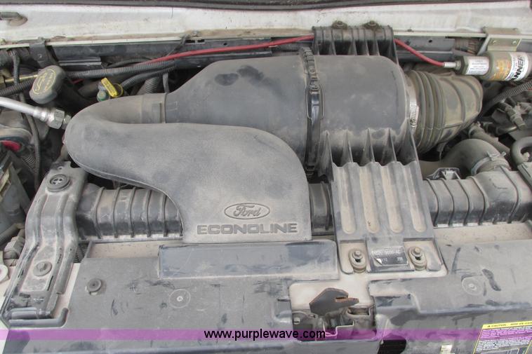 image for item I9588 2002 Ford Econoline E450 2200 VIP bus