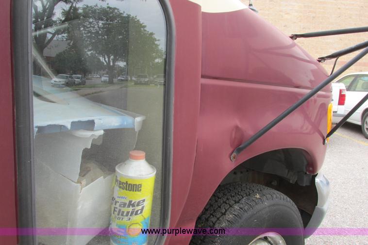 image for item I9588 2002 Ford Econoline E450 2200 VIP bus