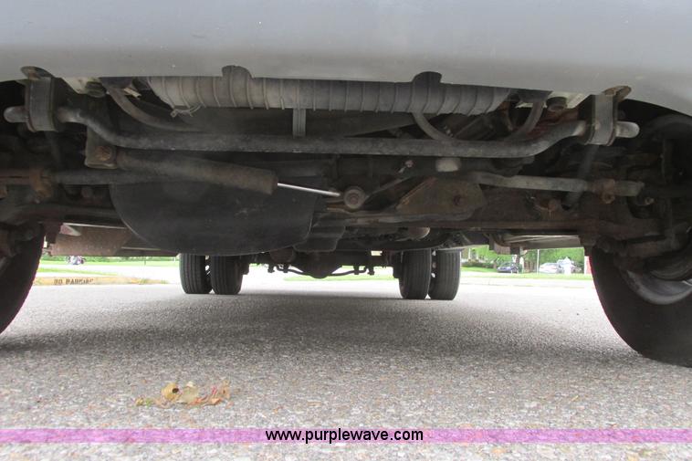 image for item I9588 2002 Ford Econoline E450 2200 VIP bus