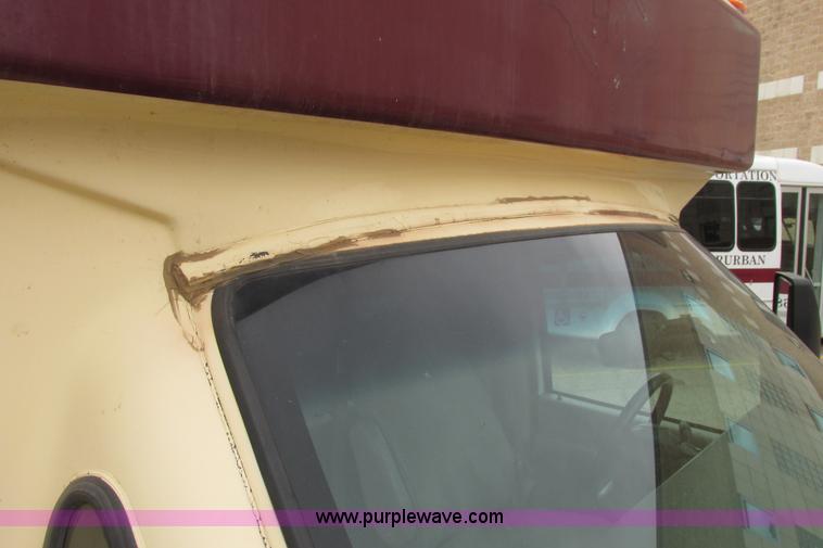 image for item I9588 2002 Ford Econoline E450 2200 VIP bus