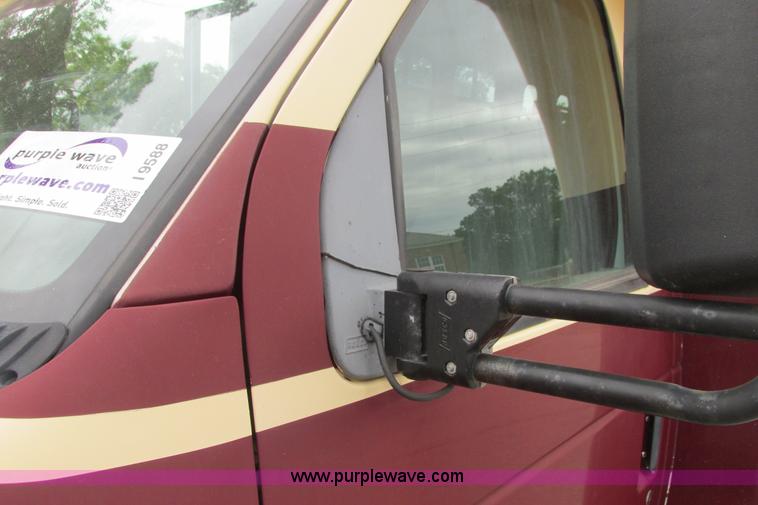 image for item I9588 2002 Ford Econoline E450 2200 VIP bus