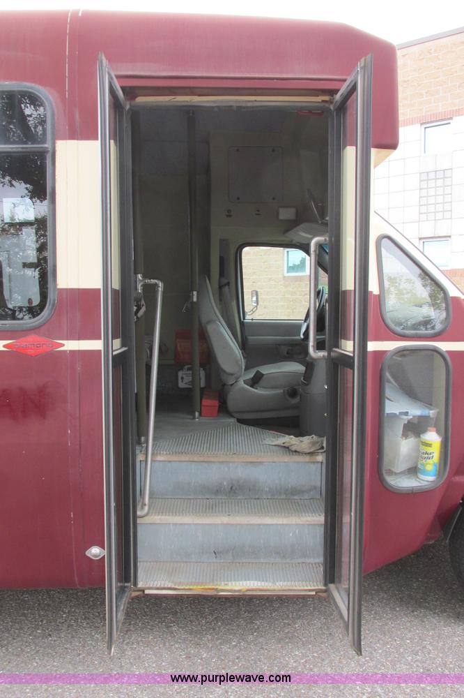 image for item I9588 2002 Ford Econoline E450 2200 VIP bus
