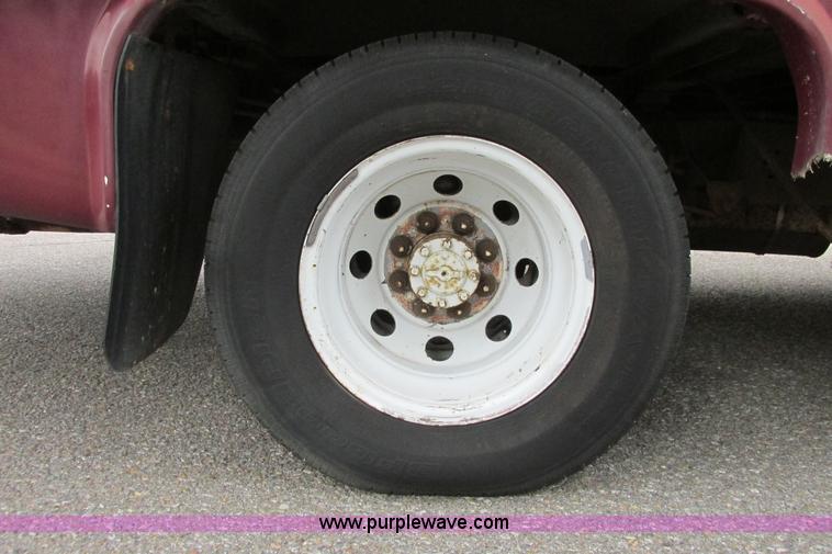 image for item I9588 2002 Ford Econoline E450 2200 VIP bus