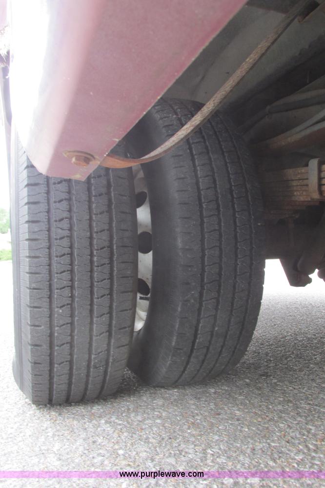 image for item I9588 2002 Ford Econoline E450 2200 VIP bus