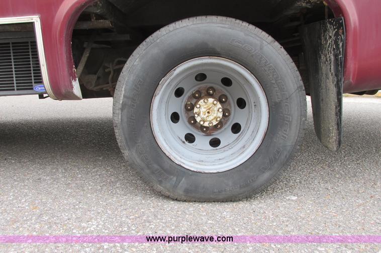 image for item I9588 2002 Ford Econoline E450 2200 VIP bus