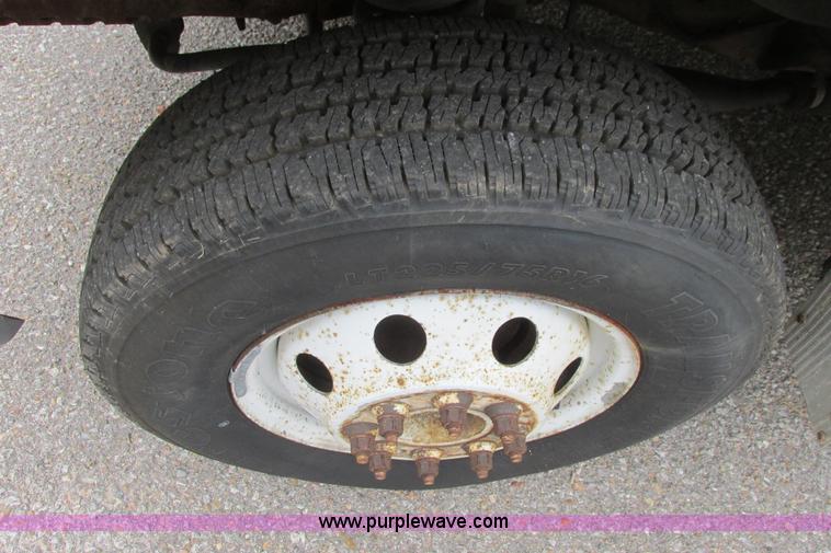 image for item I9588 2002 Ford Econoline E450 2200 VIP bus