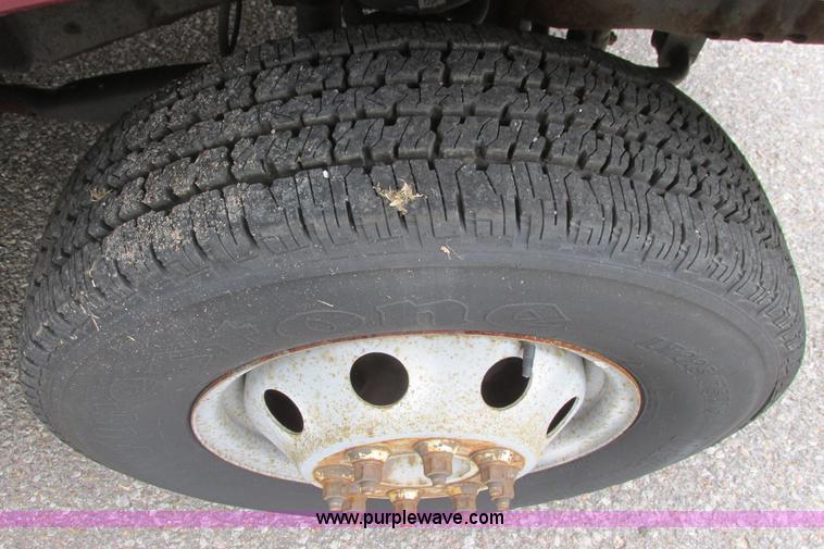 image for item I9588 2002 Ford Econoline E450 2200 VIP bus