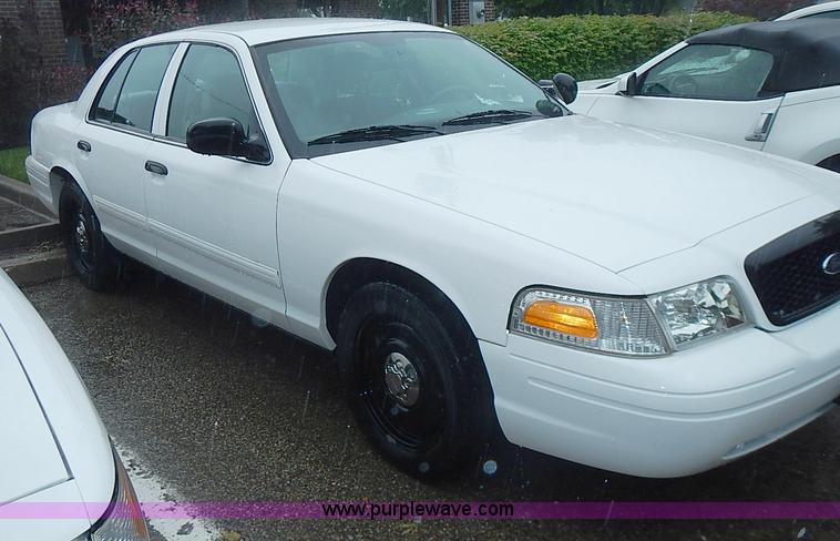 image for item J3221 2010 Ford Crown Victoria Police Interceptor