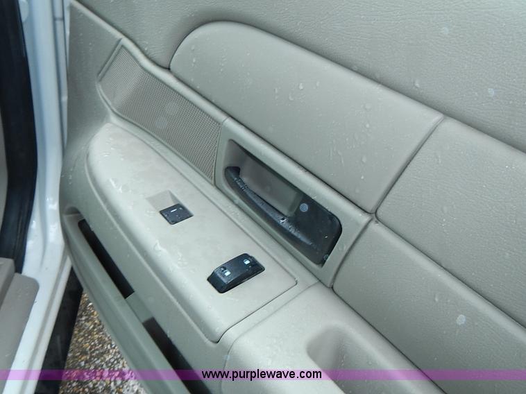 image for item J3221 2010 Ford Crown Victoria Police Interceptor