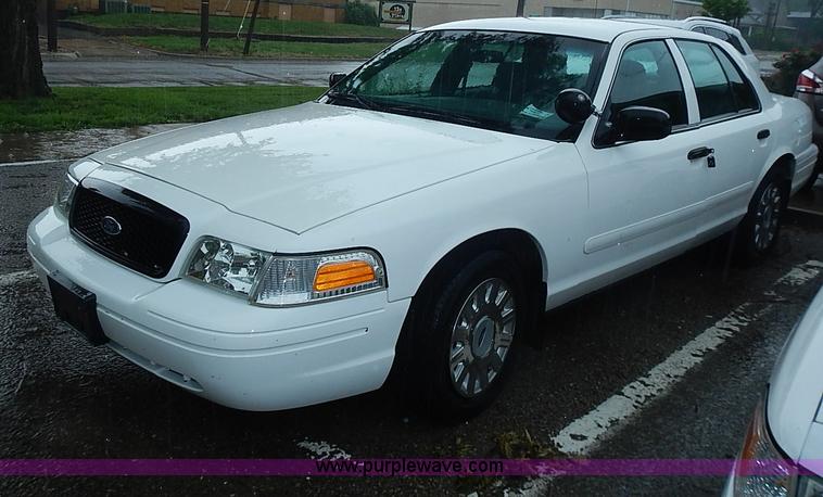 image for item J3222 2005 Ford Crown Victoria Police Interceptor