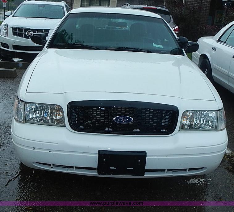 image for item J3222 2005 Ford Crown Victoria Police Interceptor