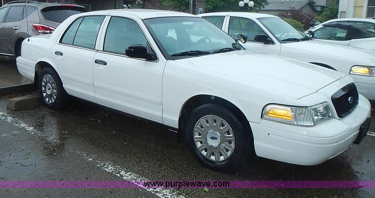 image for item J3222 2005 Ford Crown Victoria Police Interceptor
