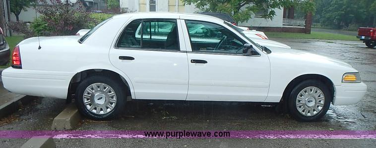 image for item J3222 2005 Ford Crown Victoria Police Interceptor