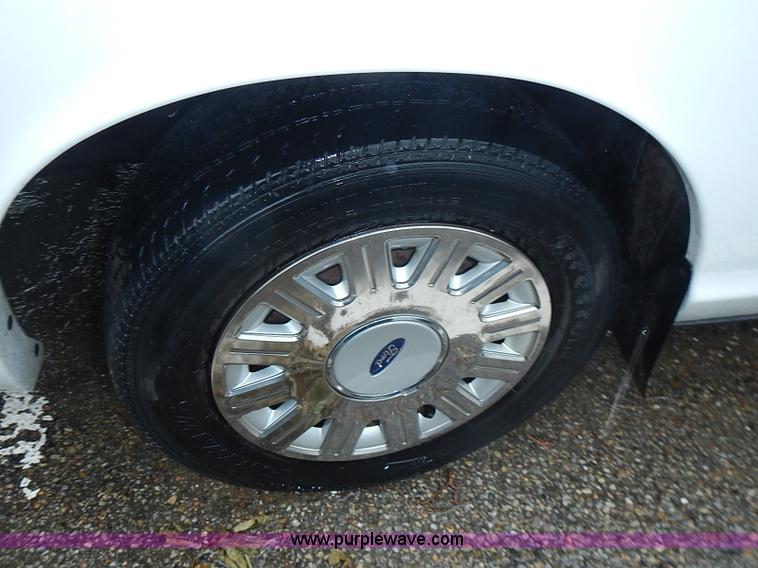 image for item J3222 2005 Ford Crown Victoria Police Interceptor