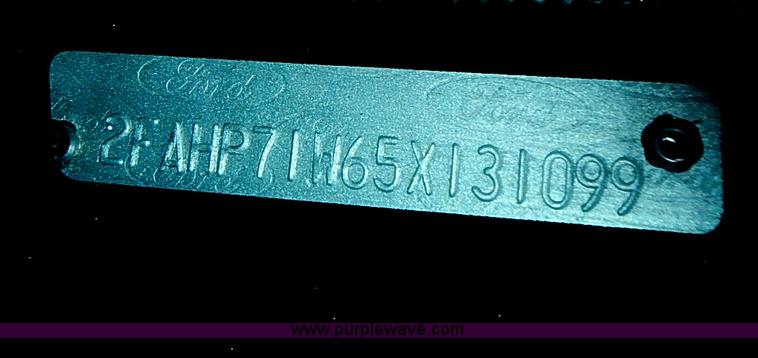 image for item J3222 2005 Ford Crown Victoria Police Interceptor