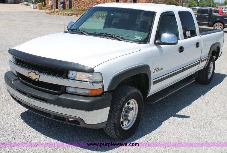 image for item C3856 2002 Chevrolet Silverado 2500HD Crew Cab pickup truck