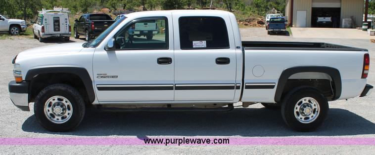 image for item C3856 2002 Chevrolet Silverado 2500HD Crew Cab pickup truck