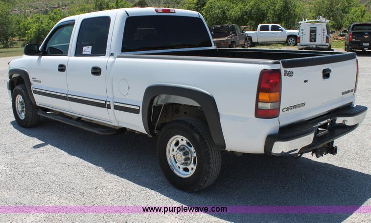 image for item C3856 2002 Chevrolet Silverado 2500HD Crew Cab pickup truck