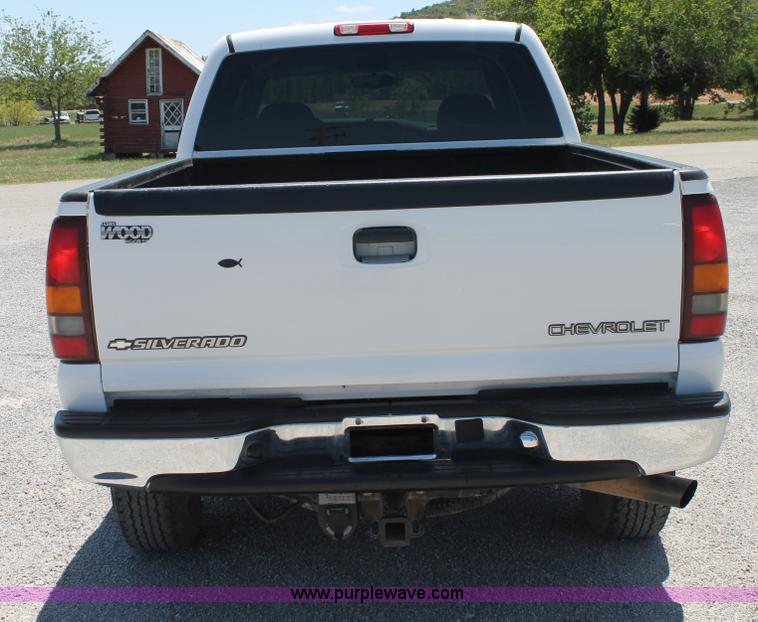 image for item C3856 2002 Chevrolet Silverado 2500HD Crew Cab pickup truck