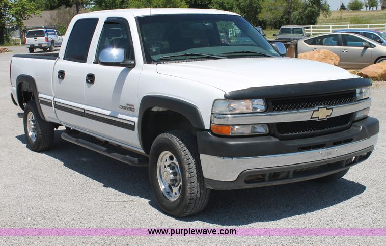 image for item C3856 2002 Chevrolet Silverado 2500HD Crew Cab pickup truck