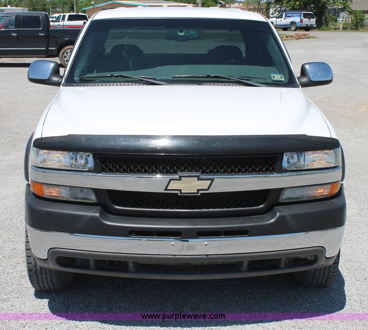 image for item C3856 2002 Chevrolet Silverado 2500HD Crew Cab pickup truck