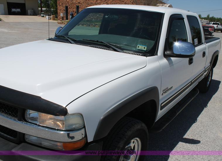 image for item C3856 2002 Chevrolet Silverado 2500HD Crew Cab pickup truck