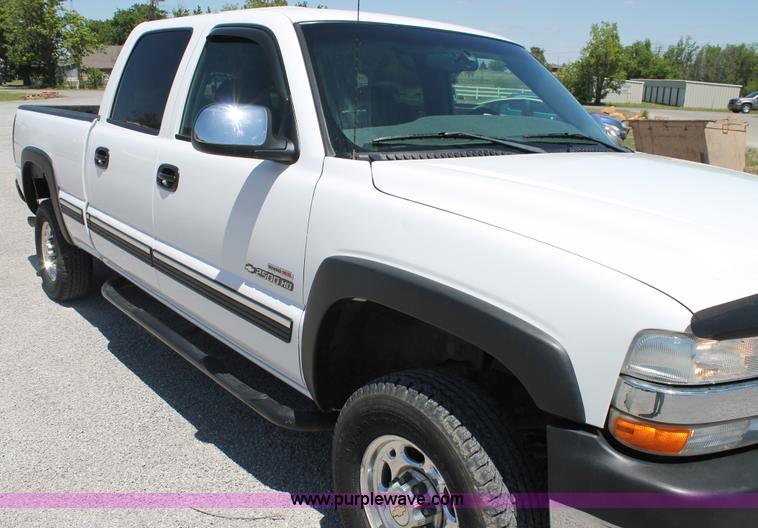 image for item C3856 2002 Chevrolet Silverado 2500HD Crew Cab pickup truck