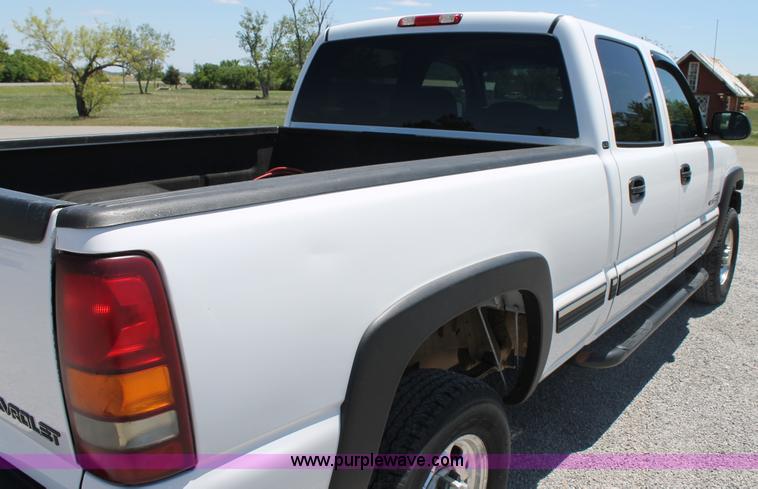 image for item C3856 2002 Chevrolet Silverado 2500HD Crew Cab pickup truck