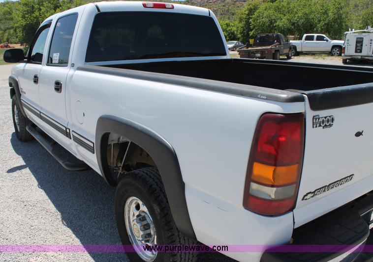 image for item C3856 2002 Chevrolet Silverado 2500HD Crew Cab pickup truck