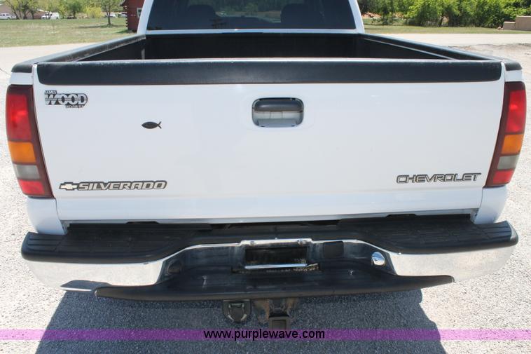 image for item C3856 2002 Chevrolet Silverado 2500HD Crew Cab pickup truck
