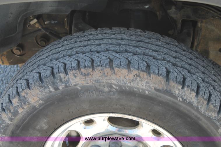 image for item C3856 2002 Chevrolet Silverado 2500HD Crew Cab pickup truck