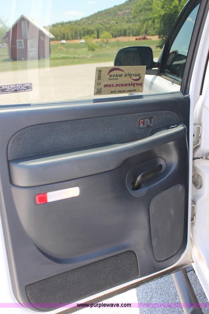 image for item C3856 2002 Chevrolet Silverado 2500HD Crew Cab pickup truck