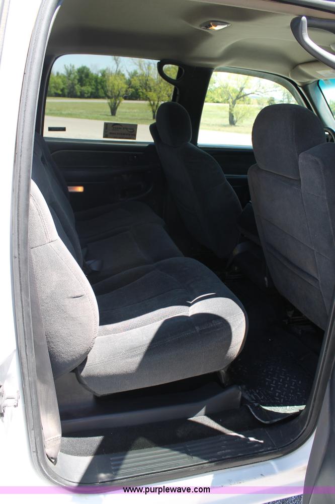 image for item C3856 2002 Chevrolet Silverado 2500HD Crew Cab pickup truck