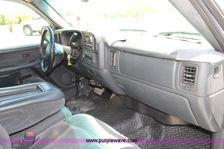 image for item C3856 2002 Chevrolet Silverado 2500HD Crew Cab pickup truck