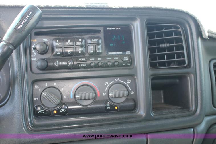 image for item C3856 2002 Chevrolet Silverado 2500HD Crew Cab pickup truck