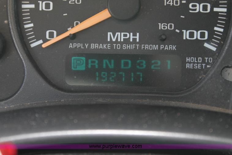 image for item C3856 2002 Chevrolet Silverado 2500HD Crew Cab pickup truck