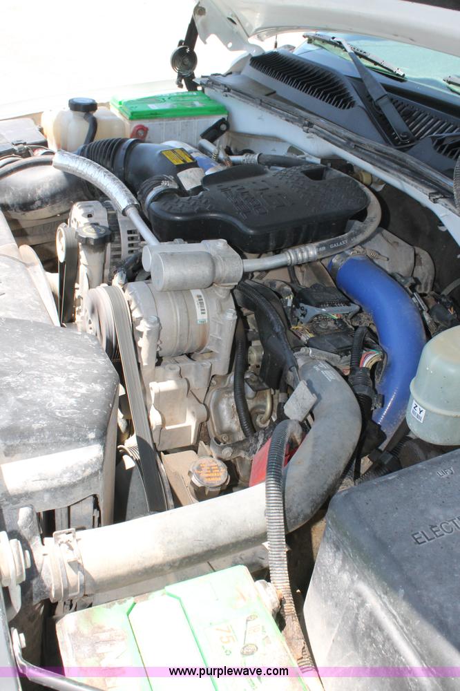 image for item C3856 2002 Chevrolet Silverado 2500HD Crew Cab pickup truck