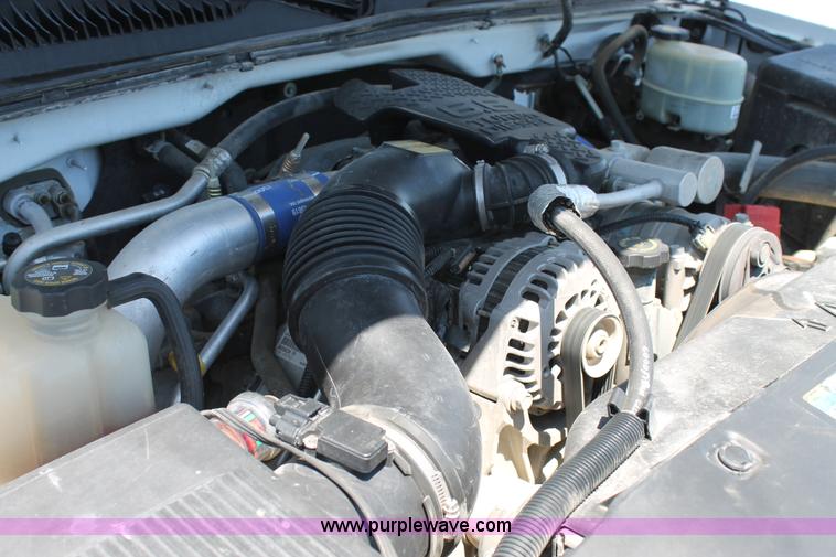 image for item C3856 2002 Chevrolet Silverado 2500HD Crew Cab pickup truck