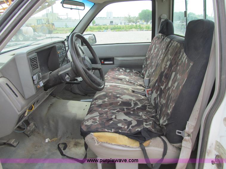 image for item E4904 1994 Chevrolet 2500 pickup truck