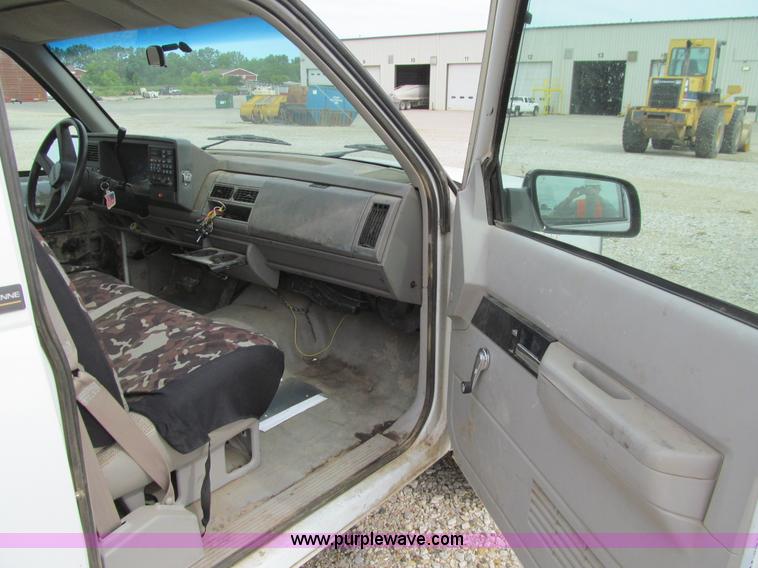 image for item E4904 1994 Chevrolet 2500 pickup truck