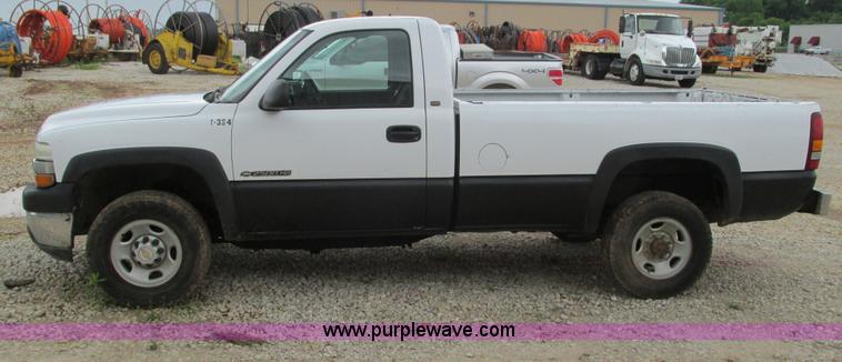 image for item G9293 2002 Chevrolet Silverado 2500HD pickup truck