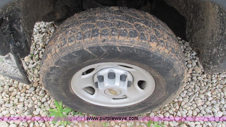 image for item G9293 2002 Chevrolet Silverado 2500HD pickup truck