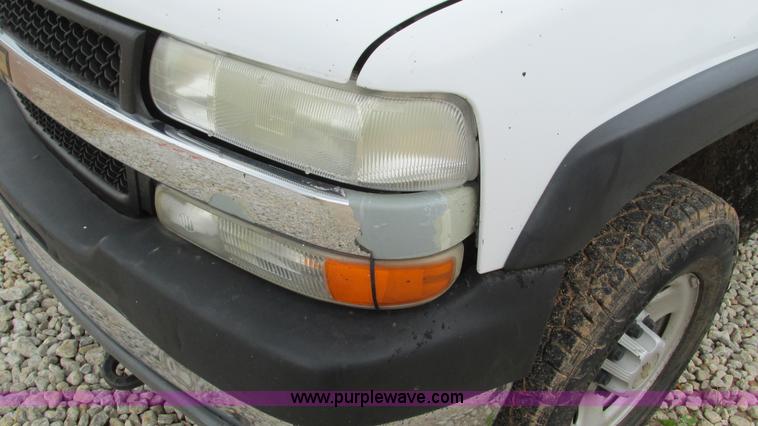 image for item G9293 2002 Chevrolet Silverado 2500HD pickup truck