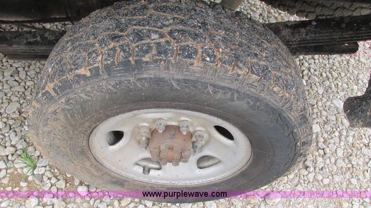 image for item G9293 2002 Chevrolet Silverado 2500HD pickup truck